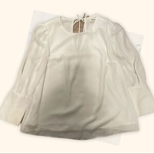 Small White Essue Long Sleeve Blouse